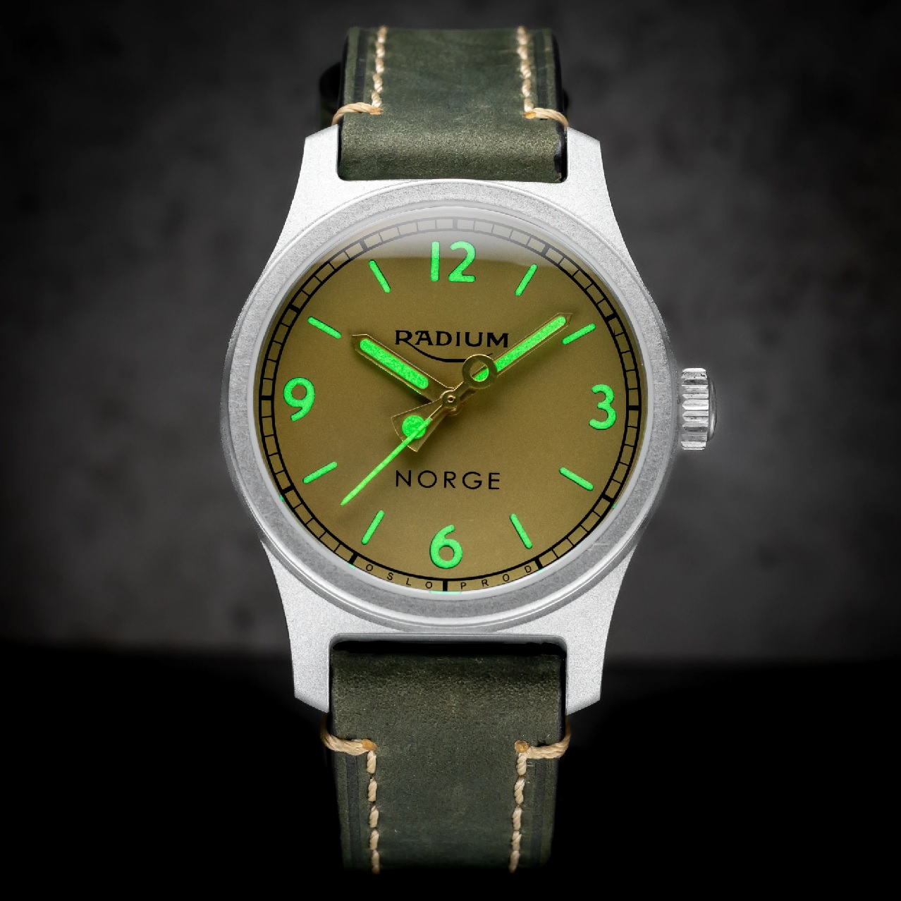 SuperLuminova på visere og markører til Radium Nautisk.