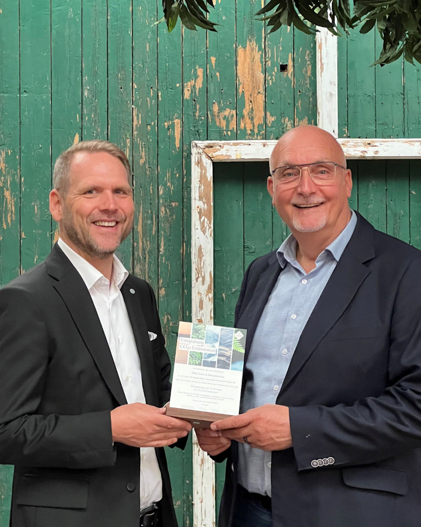 Überreichung des Hydro CO2-Zertifikats